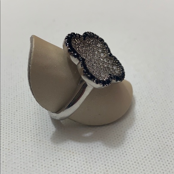 Clover Ring - Picture 3 of 8